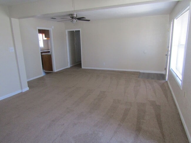 Building Photo - 3 bedroom 2 bath home