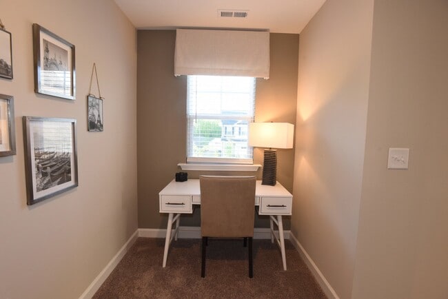 Building Photo - FURNISHED: Previous Model Home, For Rent 3 bedrooms/2.5 baths/2nd Floor Family Room w/kitchenette...