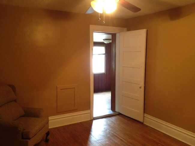 Building Photo - 604 12th Ave