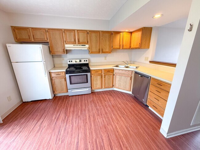 Building Photo - 635 Pebble Pl Dr