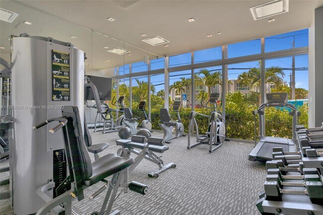 Building Photo - 9940 W Bay Harbor Dr