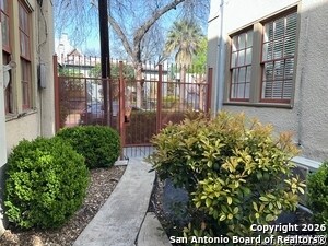 Building Photo - 302 Madison St