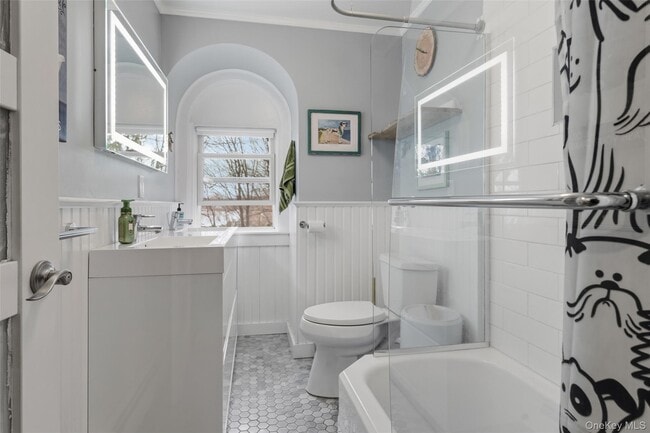 Building Photo - 598 N Lake Blvd