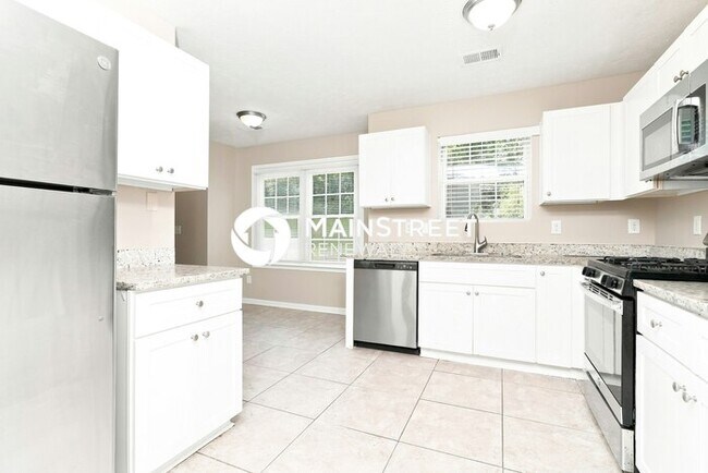 Building Photo - 4 Bedroom Pet-Friendly Home in Douglasville, GA with Main Street Renewal