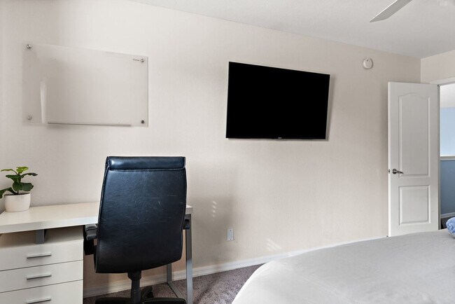 Building Photo - 4301 N 21st St