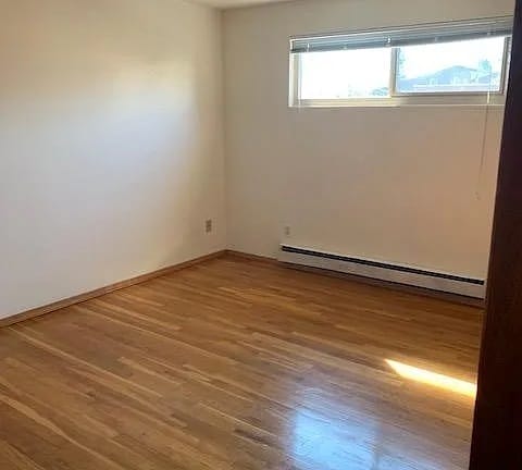 Room 2 - 9211 Woodlawn Ave N