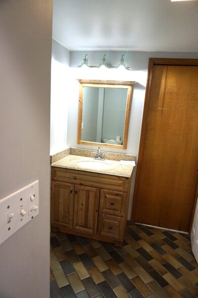 Building Photo - 8 N Delaware Dr