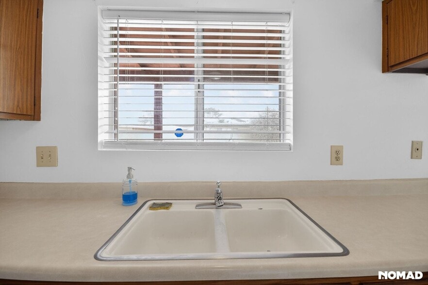 Building Photo - 938 N Larry Pl