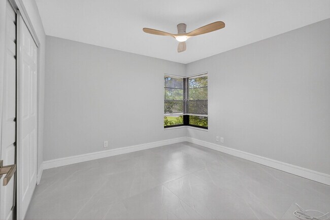 Building Photo - 10924 Roebelini Palm Ct
