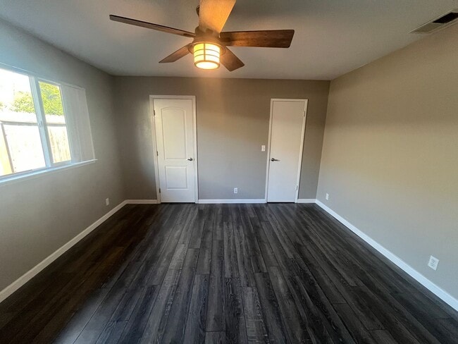 Building Photo - 4818 Suncrest Way