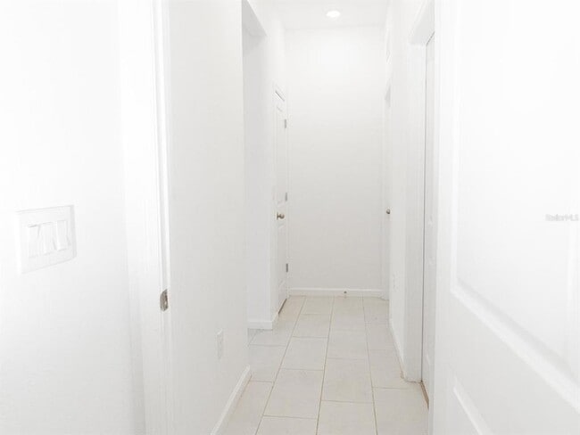 Building Photo - 445 Silver Palm Dr