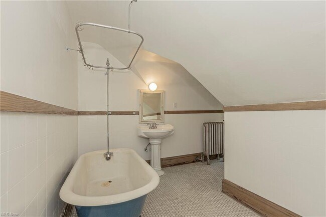 Building Photo - 283 Corning Dr