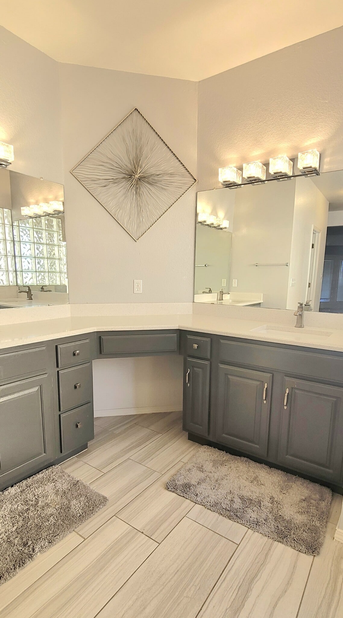 Master Vanity - 13418 Emerald Tide Way