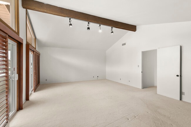 Building Photo - 2957 Seaview Ave