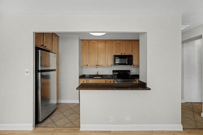 Building Photo - 1400 N State Pkwy