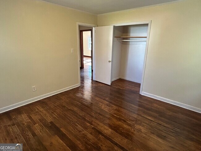 Building Photo - 190 Northcrest Dr