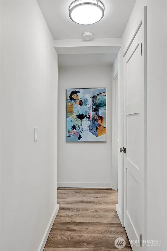Building Photo - 2 Bed 1.5 Bath Condo Downtown Bellevue