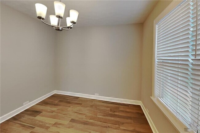Building Photo - 1357 Glenover Way