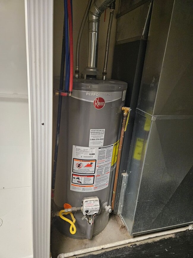 Building Photo - Spacious Bi-level home in New Albany