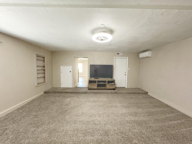 Building Photo - 9307 Vista Clara Loop NW