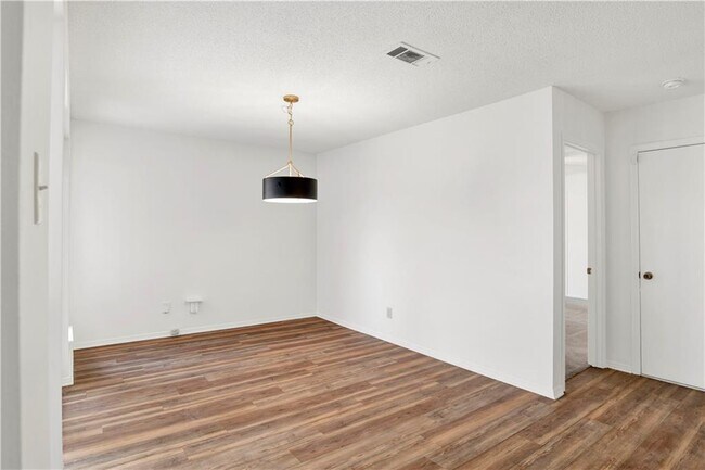 Building Photo - 6071 Highland Cir N