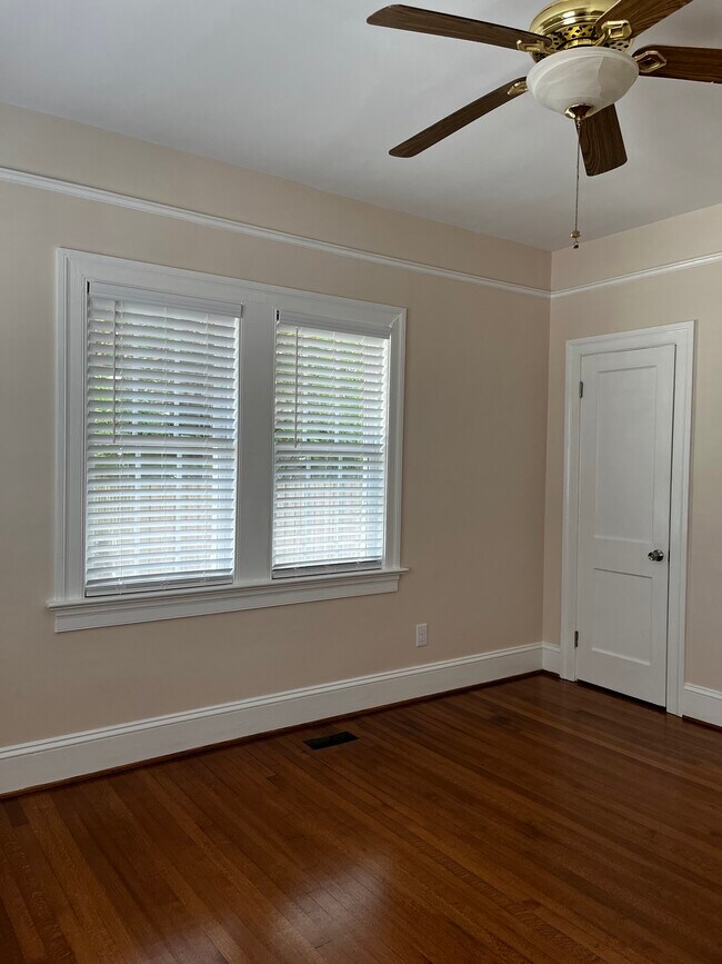 Bedroom #1 - 909 E Mulberry St