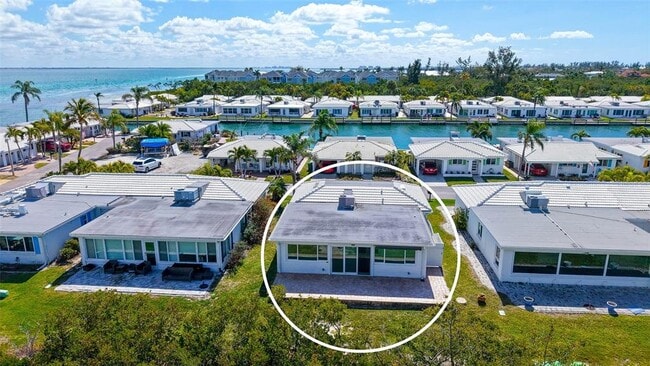 Building Photo - 909 Spanish Dr N