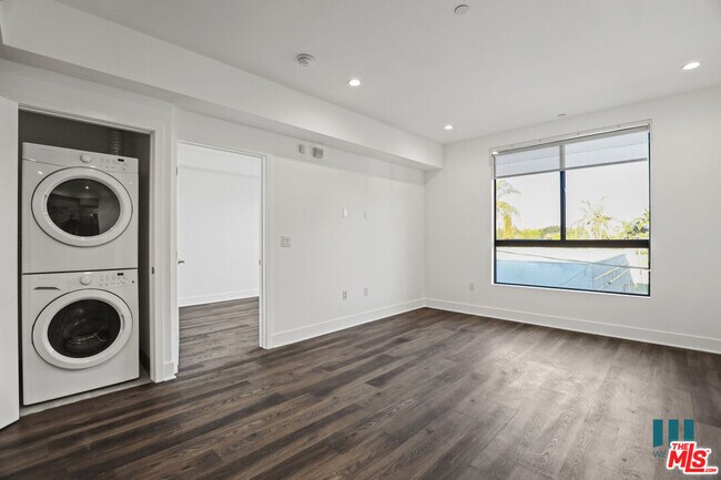 Building Photo - 11209 Richland Ave