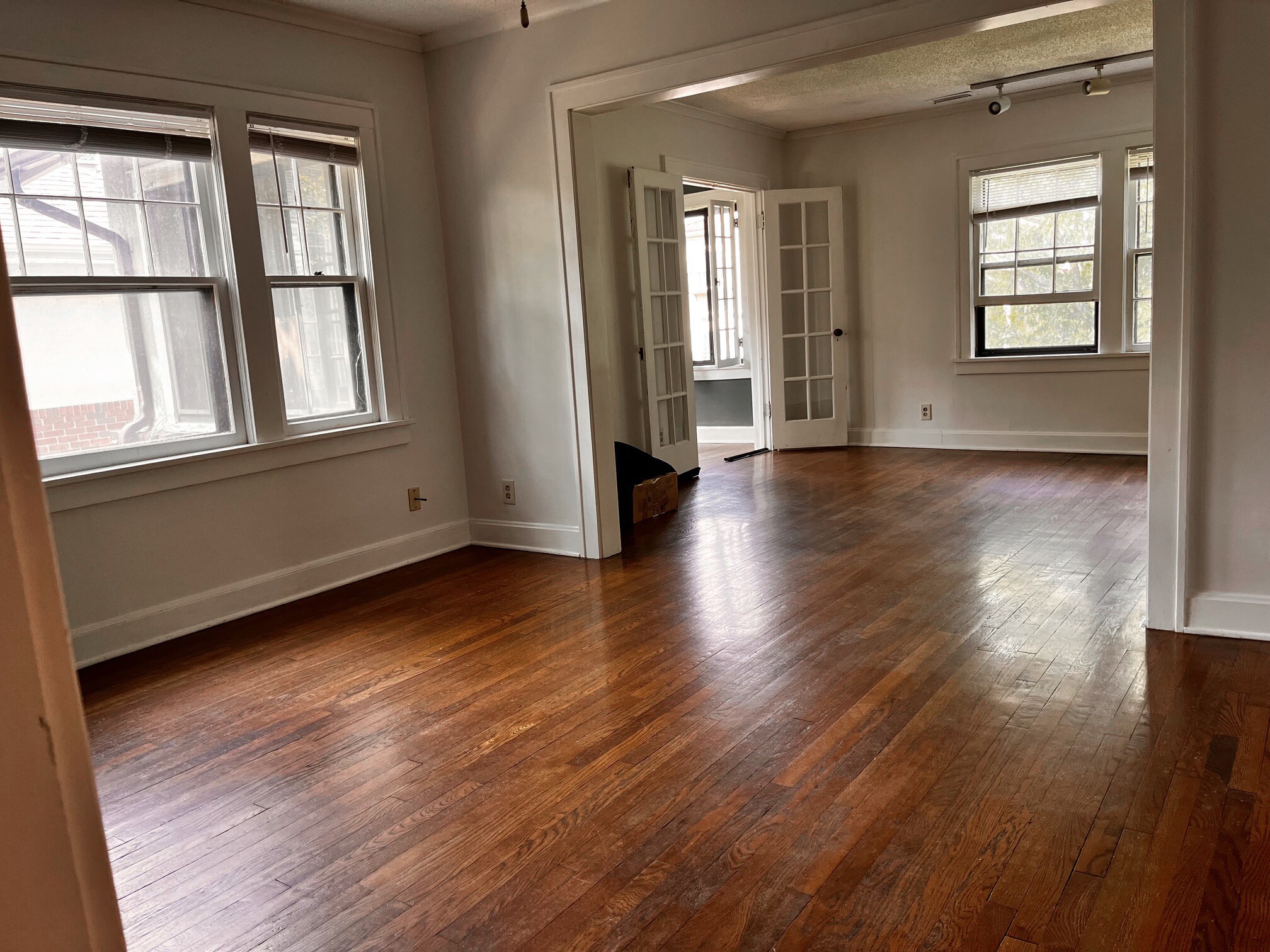 Building Photo - 5035 Walnut St