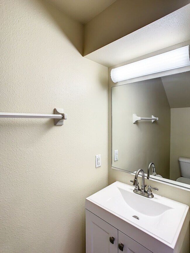 Building Photo - Deep Creek Townhome - Golf Course View (ONE FREE MONTH RENT FOR QUALIFIED APPLICANTS!)