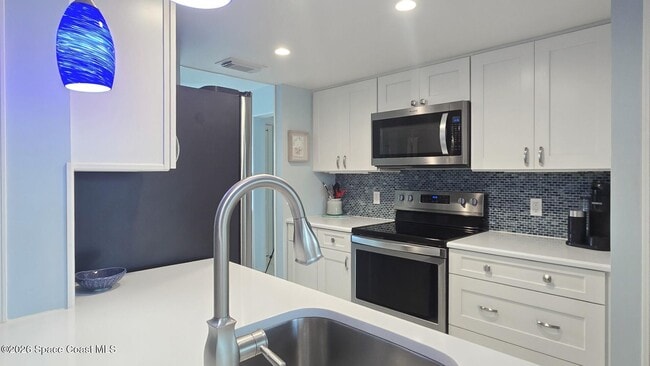 Building Photo - 608 Beach Park Ln