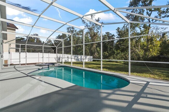 Building Photo - 214 Pinewood Dr