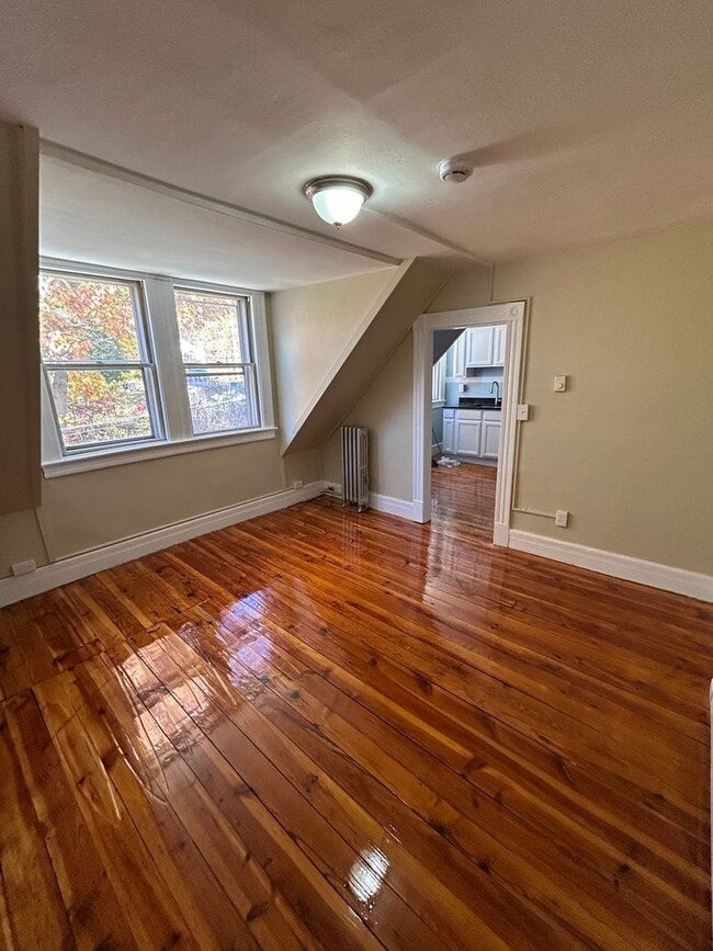 Building Photo - Charming 1-Bedroom Apartment in Russell, MA