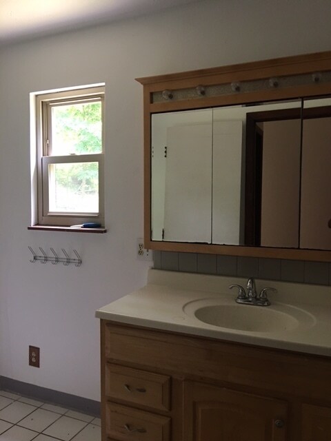 Building Photo - Two Bedroom One and Half bath home in Scot...