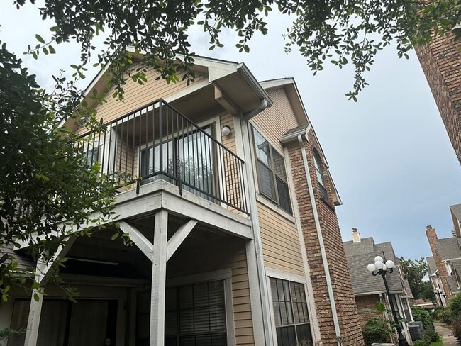 Building Photo - 2300 Old Spanish Trail