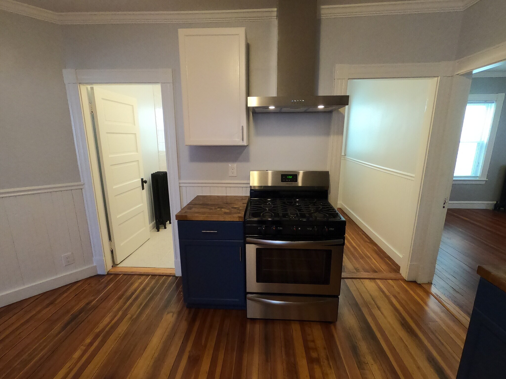 Stainless Steel Gas Range &amp; Vent Hood - 9 Mt Vernon St