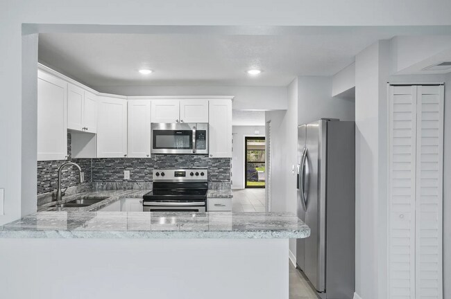 Building Photo - 2 Bed 2 Bath Condo for Rent in 55+ Peacefu...