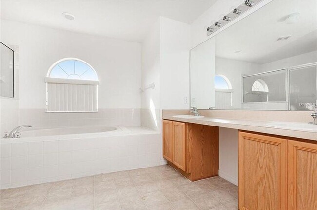 Building Photo - 3/2.5 PLUS OFFICE LARGE POINCIANA VILLAGES...
