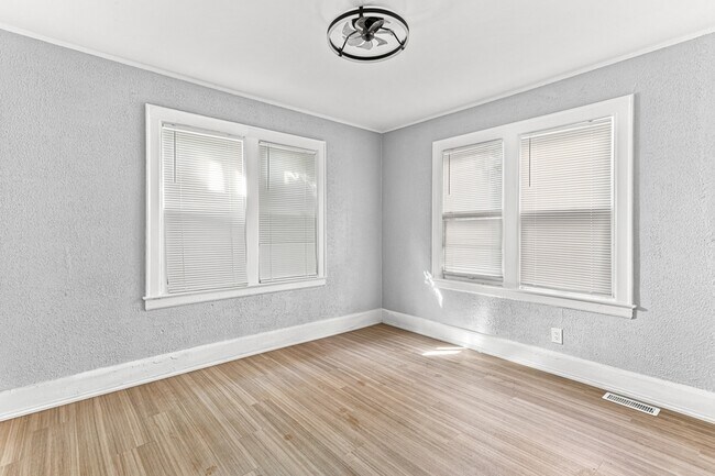 Building Photo - 3239 Fullerton Ave