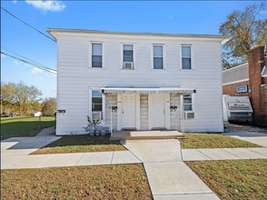 Building Photo - 1136