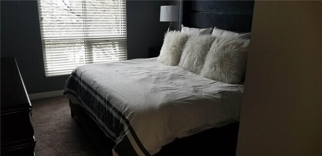 Building Photo - 711 Cosmopolitan Dr NE