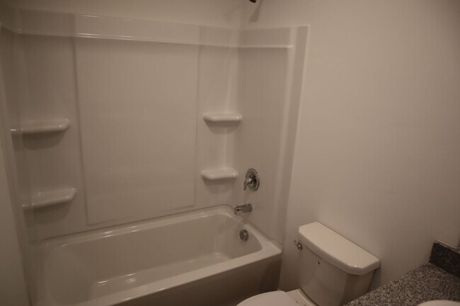 Building Photo - Great Home Great price!