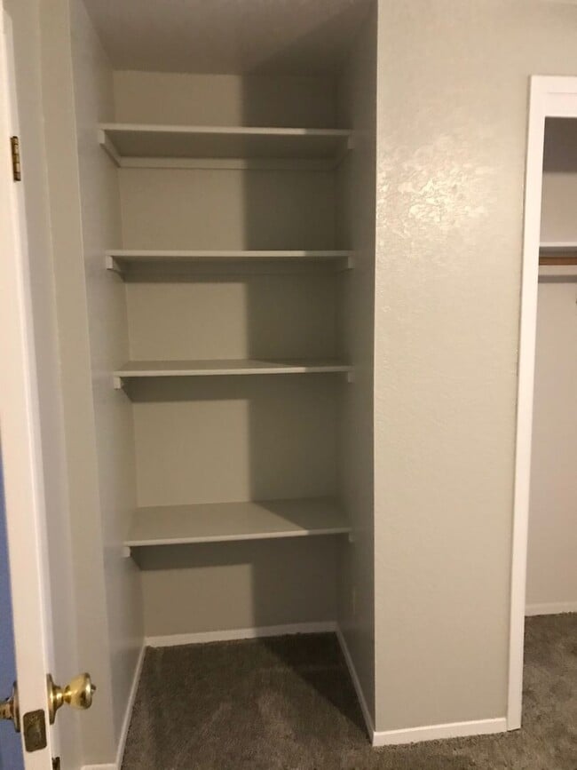 Building Photo - Updated 2 BR / 1.5 BA End Unit – Private Yard & Fresh Interior!