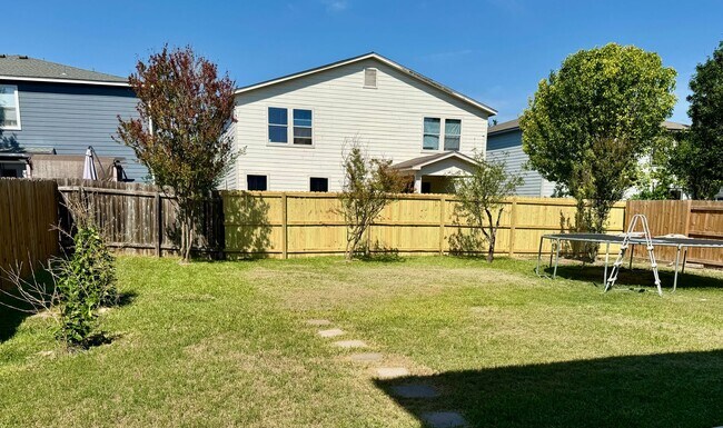 Building Photo - 204 Gatewood Oak
