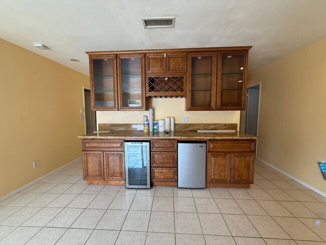 Building Photo - Beautiful Spring Valley home