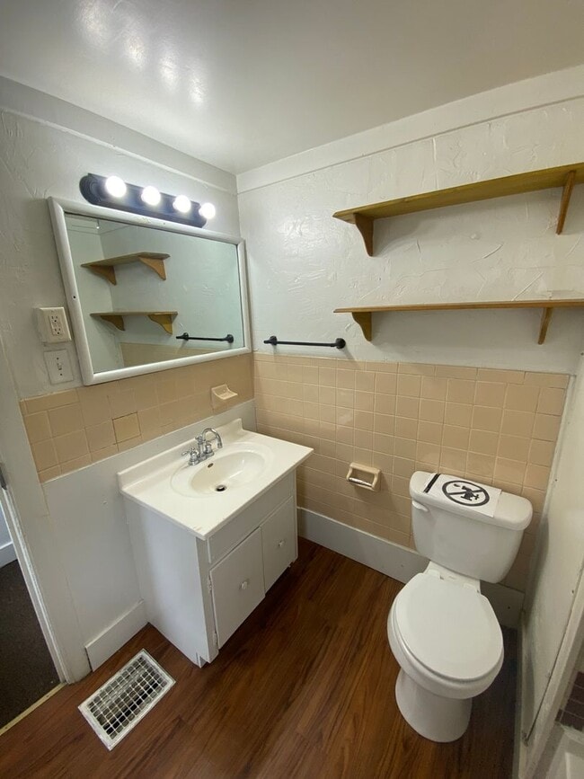 Building Photo - Nice property on Fox!