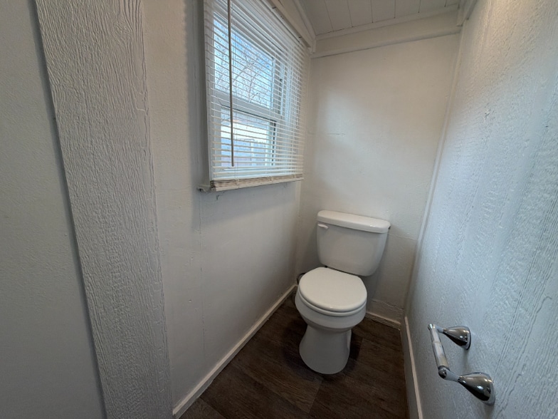 Building Photo - 221 10th St