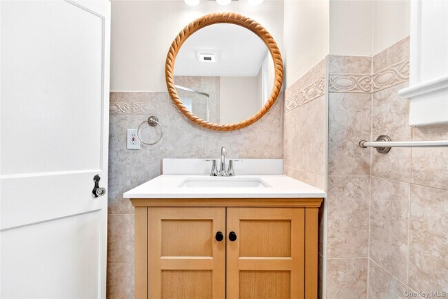 Building Photo - 98 S Main St