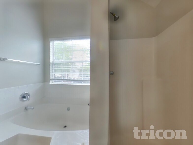 Building Photo - 1017 Spaniel Terrace