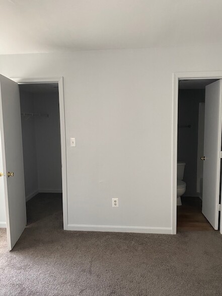 Walk in closet - 10304 Westridge Dr